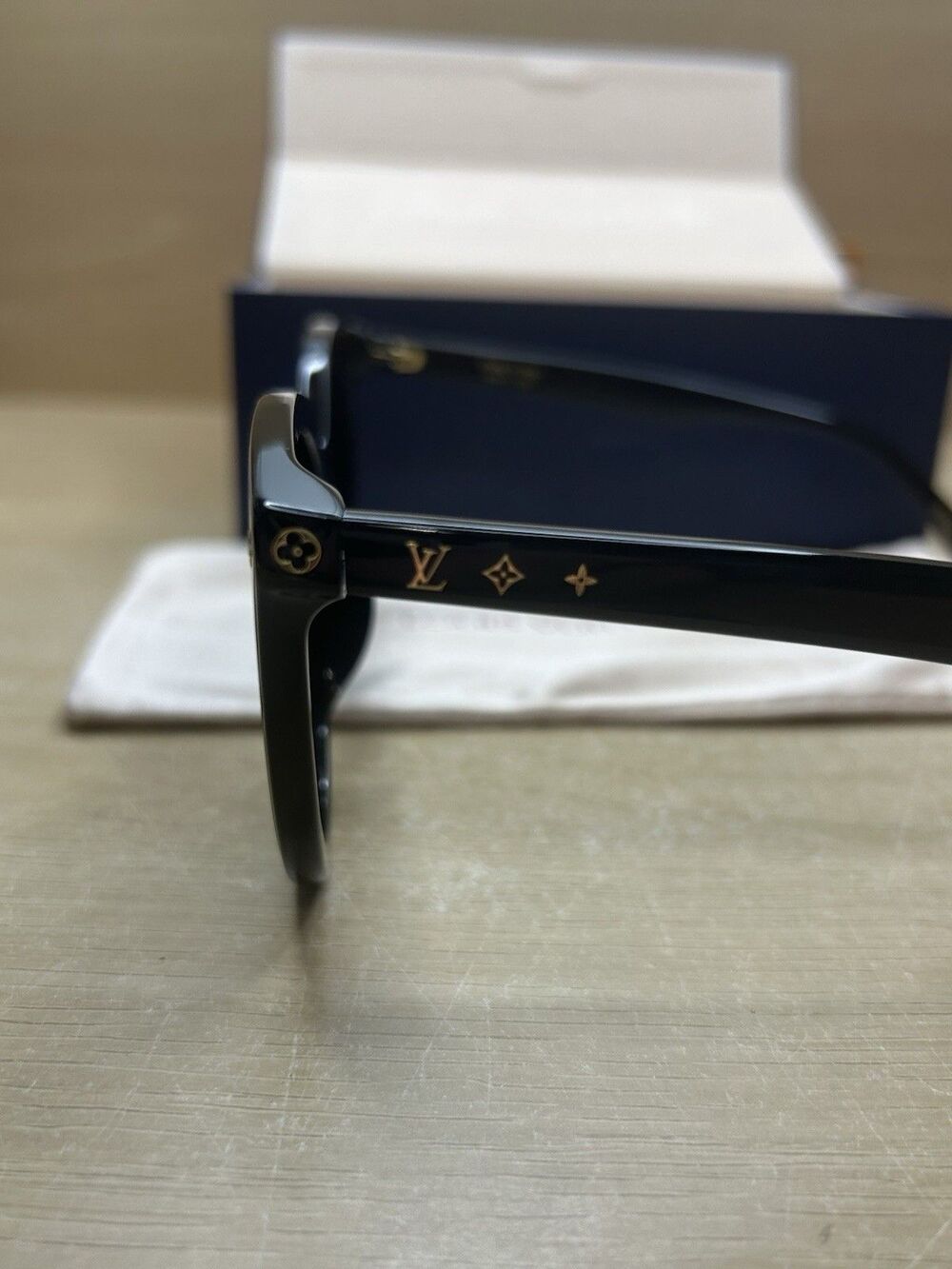 Louis Vuitton Z2130U Monogram Sunglasses - Picture 6 of 14